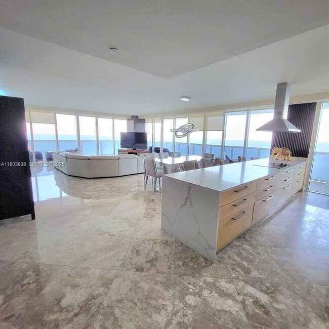 Building Photo - 1830 S Ocean Dr