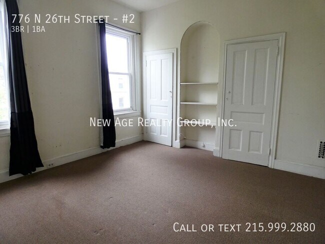 Building Photo - Bi-level apartment near the Art Museum!