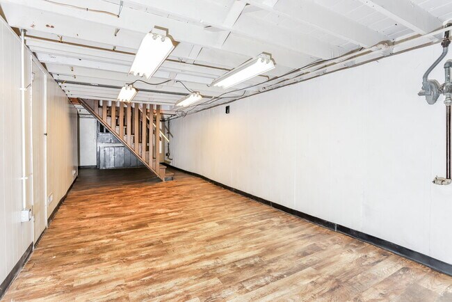 Building Photo - 1123 Roxton Dr