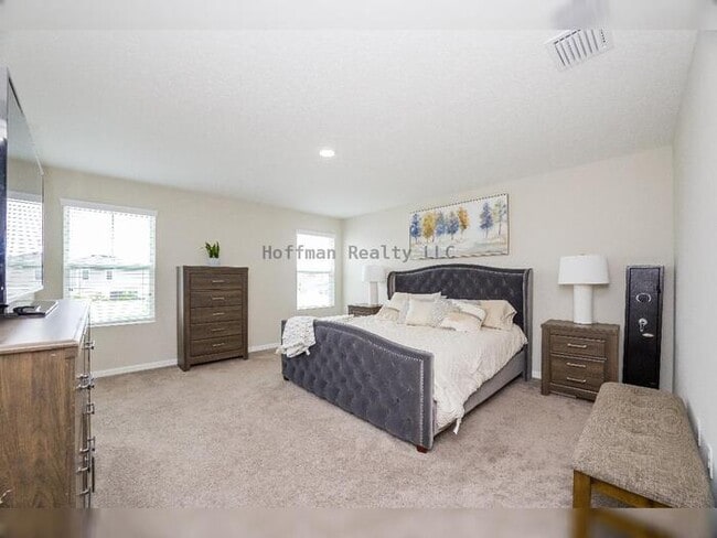 Building Photo - Spacious 5-Bedroom Home in Amenity-Rich Tr...