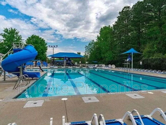 Building Photo - 221 Danesway Dr