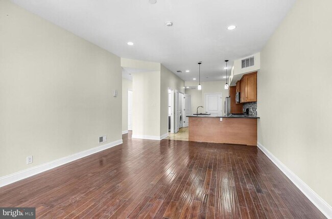 Building Photo - 2050 Frankford Ave