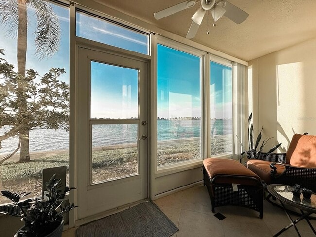 Building Photo - 7920 Sun Island Dr S