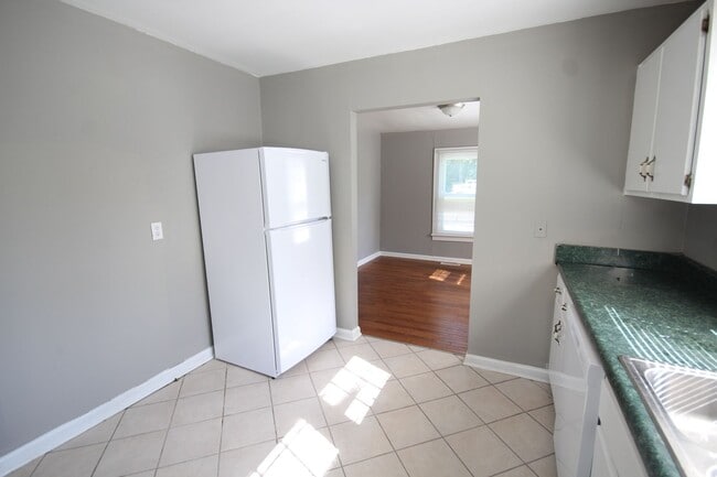Building Photo - Rossville Home  2 bed 2 bath