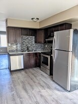 Building Photo - 652 Melrose Ln