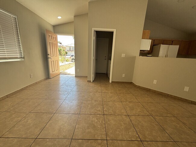 Building Photo - 4156 Abrams Ave