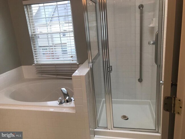 Building Photo - 4662 Deerwatch Dr