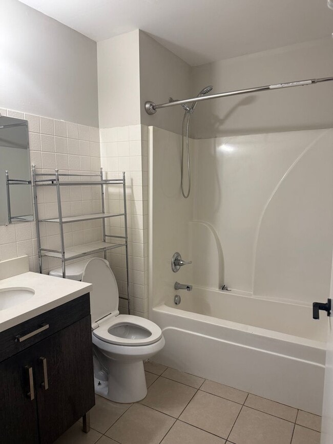 Building Photo - 604 41st Ave N