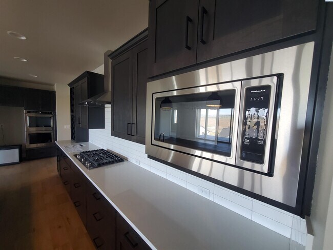 Building Photo - FOR RENT SOUTHCLIFFE