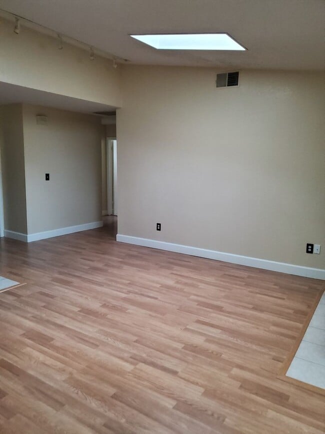 Building Photo - 3 bedroom 2 bath with Pool Off of Oakdale Road