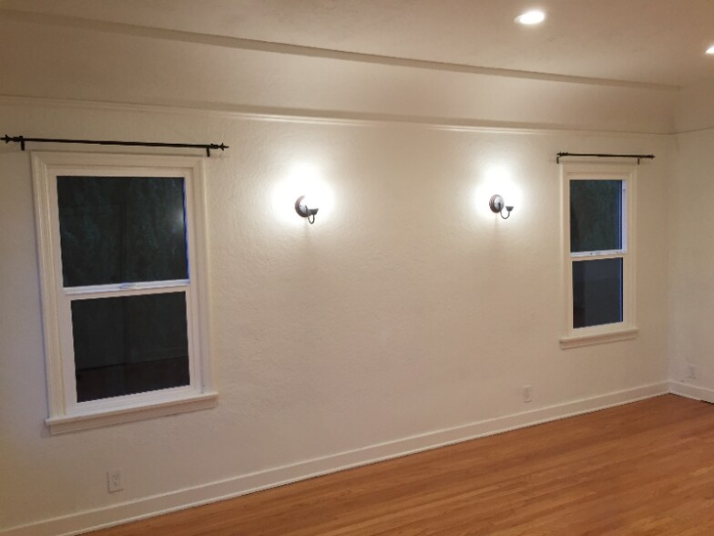 Building Photo - 1106.5 S Doheny Dr