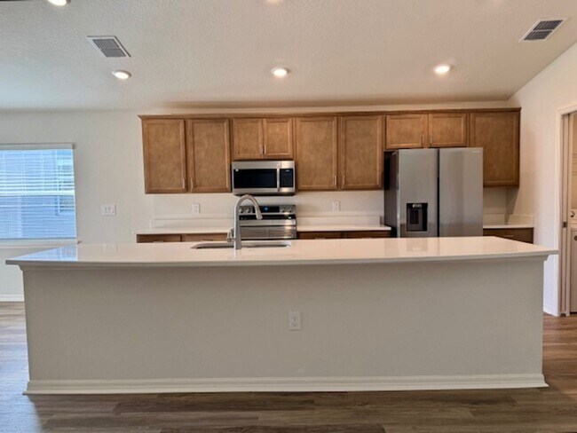 Building Photo - 4 Bedroom 2 Bathroom House for Rent in Ast...