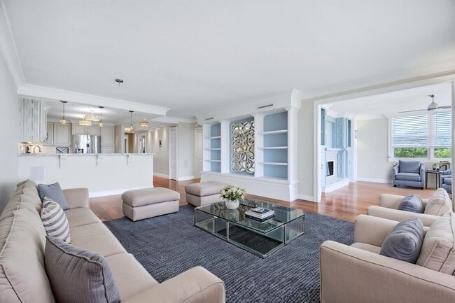 Building Photo - 2901 S Palm Aire Dr