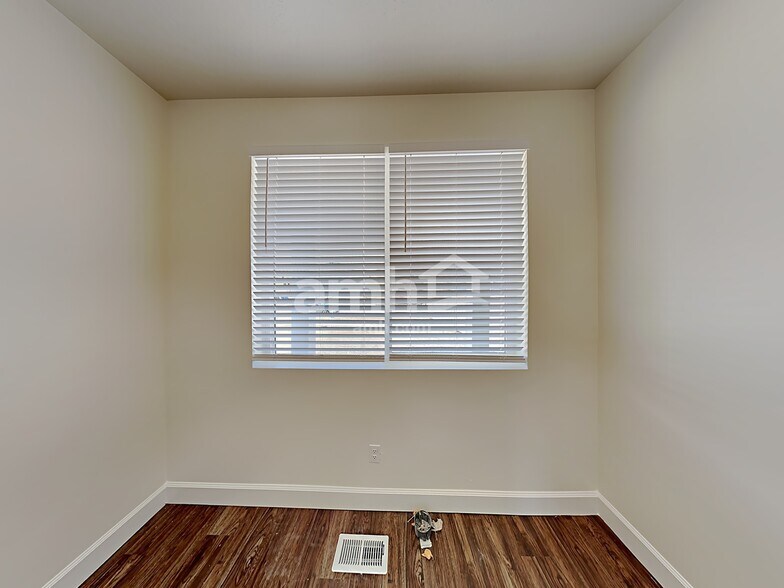 Building Photo - 1231 N Golden Spoke Dr