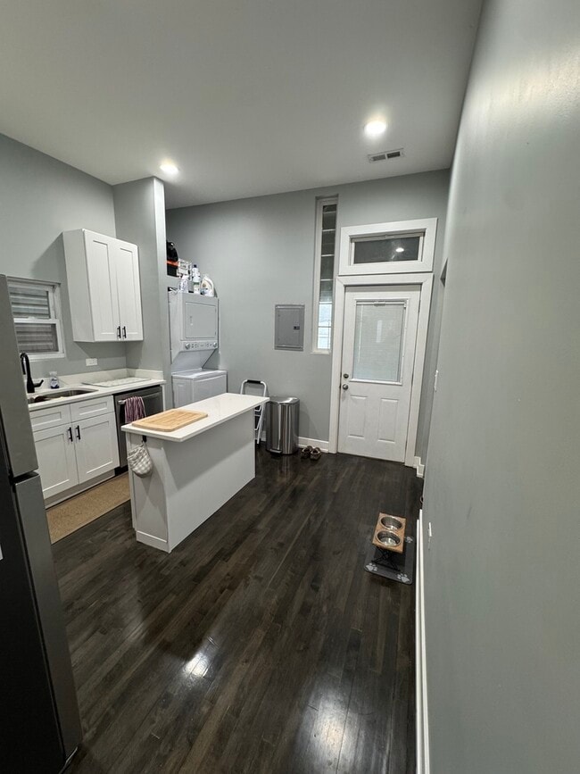 Building Photo - 2613 W Cortland St