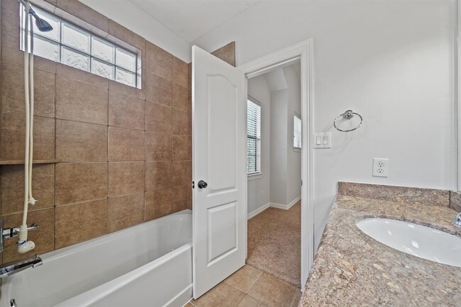 Building Photo - 1846 Woodbend Village Ct