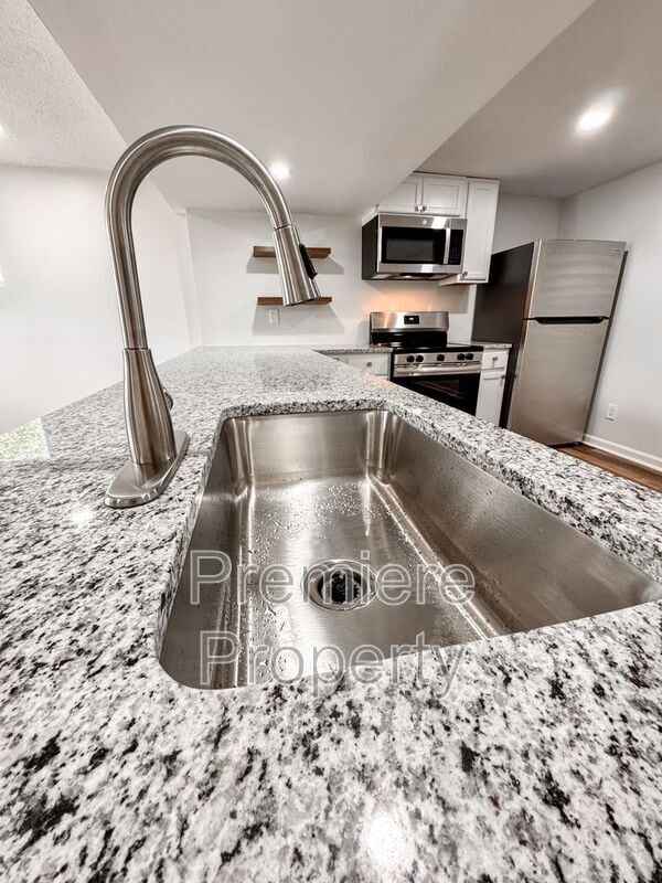 Building Photo - 1335 N 47th St