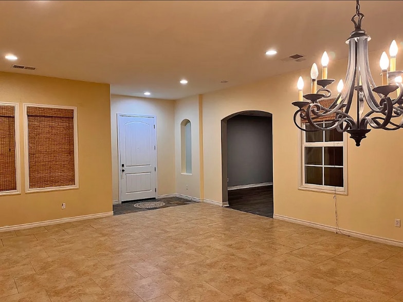 Building Photo - 1112 Championship Rd