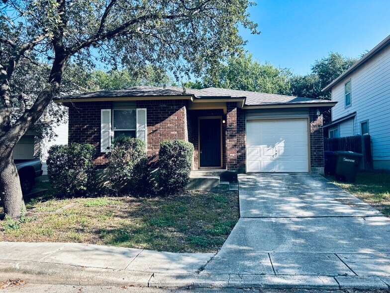 Building Photo - 10139 Amber Flora Dr