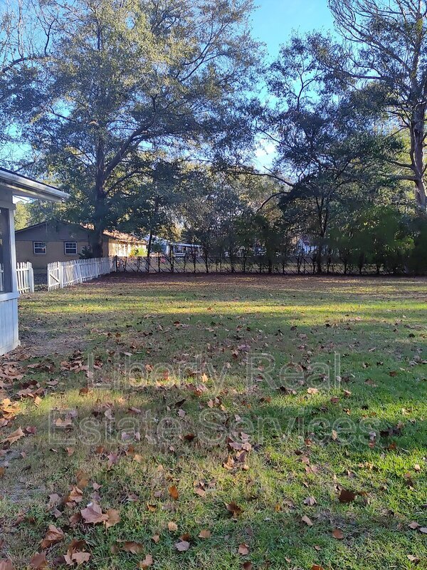 Building Photo - 3 Dogwood St