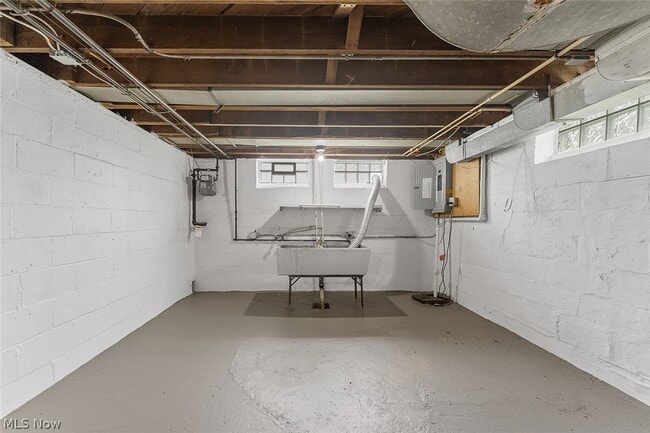 Building Photo - 1485 E 221st St