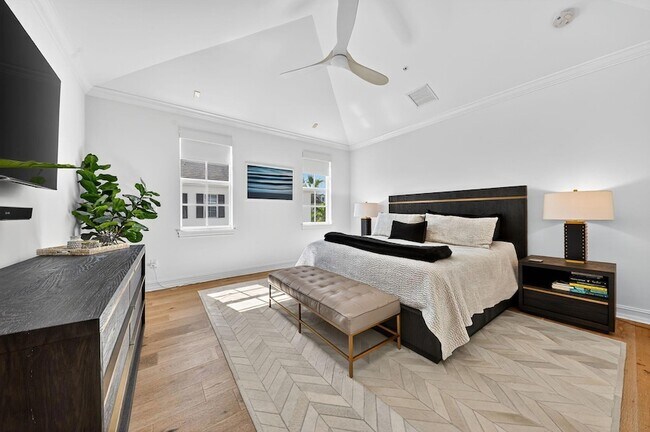 Building Photo - 121 Lily Ln