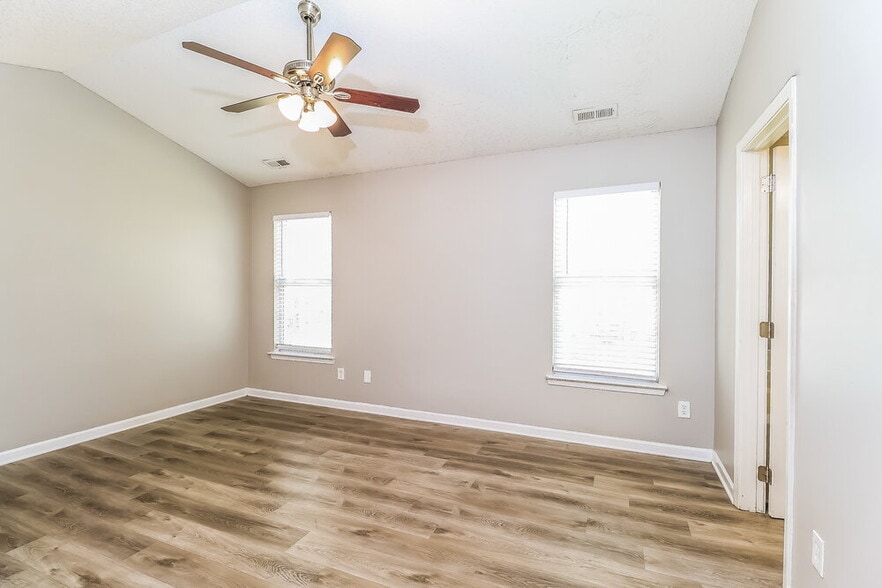 Building Photo - 1712 Silverberry Ct