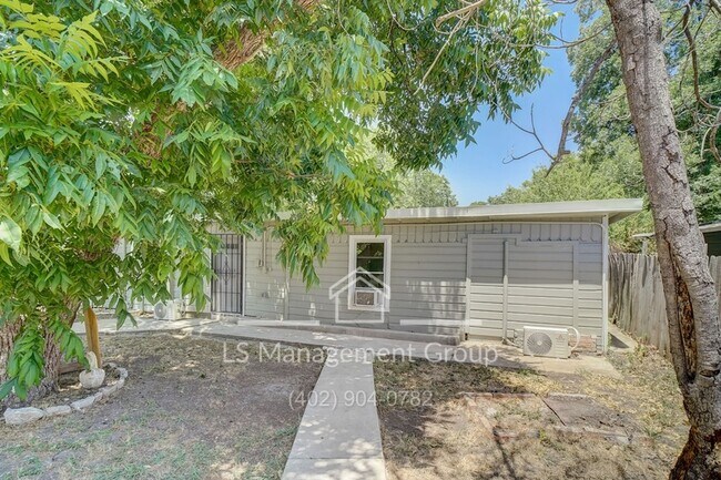 Building Photo - 609 Taft Blvd