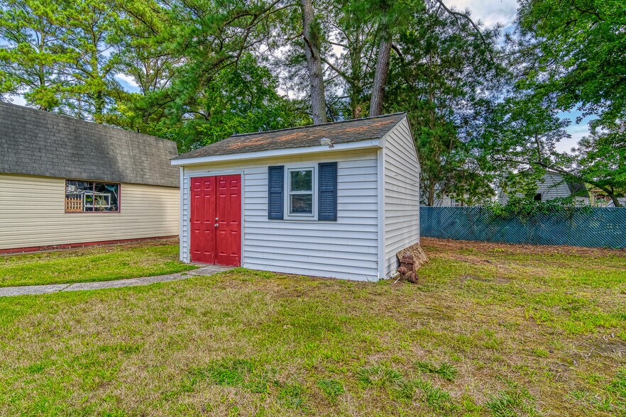 Building Photo - 21 Bayview Dr