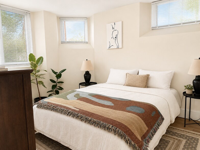 Building Photo - 470-472 Green St. Unit 1