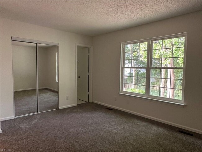 Building Photo - Beautiful 3 Bedroom 2.5 Bathroom Home in Lynnhaven