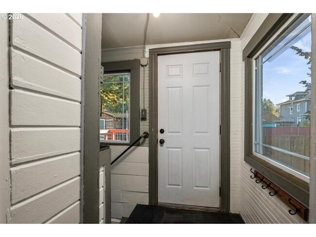 Building Photo - Classic Portland bungalow in Northeast Portland Available July 1st!