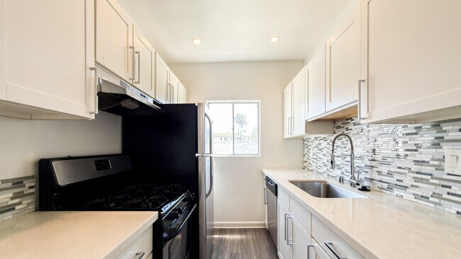 Building Photo - 319 Heliotrope Dr