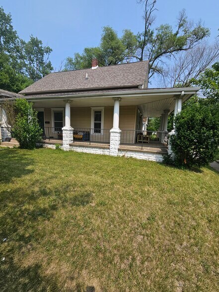 wrap around porch for outdoor living - 1111 Sorin St