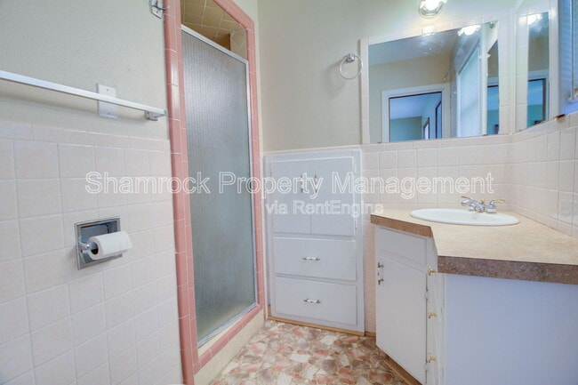 Building Photo - 315 Estates Dr