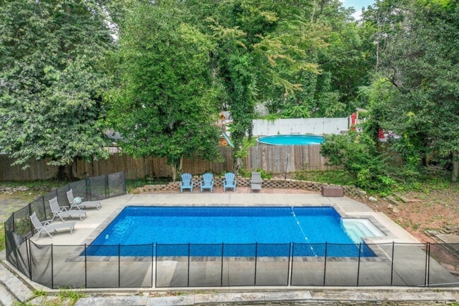 Building Photo - 139 W 4th Ave