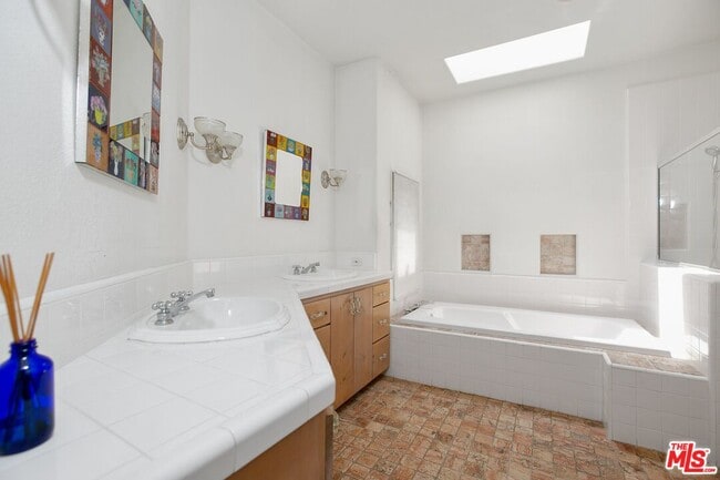 Building Photo - 333 S McCarty Dr