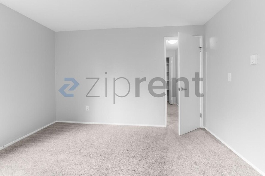 Building Photo - Unit