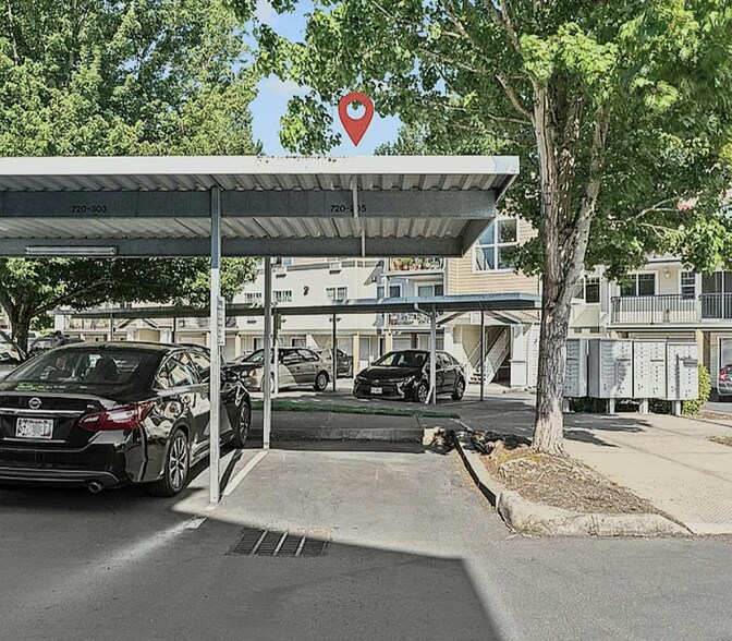 Building Photo - 720 NW 185th Ave