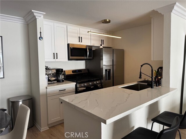 Building Photo - 7320 Hawthorn Ave