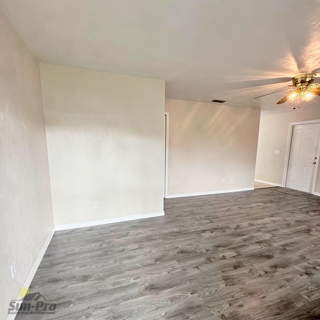 Building Photo - 1985 Big Oak Dr