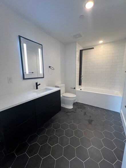 Building Photo - 1501 N 31st St