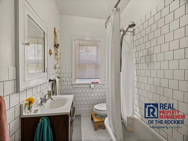 Building Photo - Charming 2 Bed 1 Bath House in Old Town!