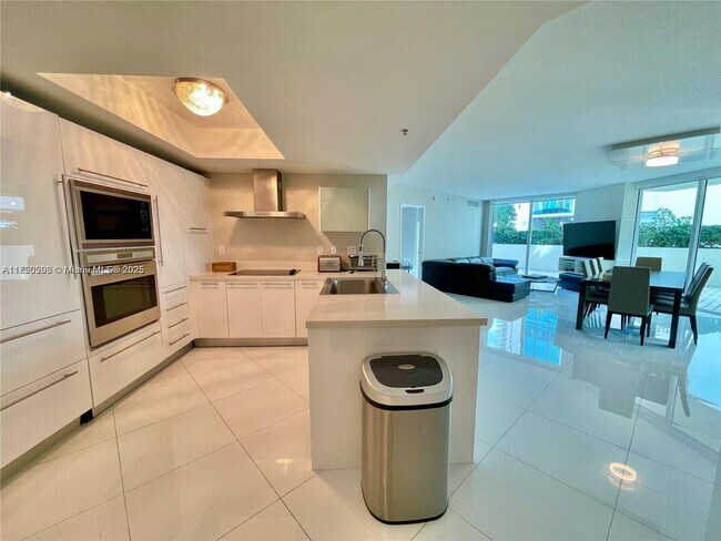 Building Photo - 150 Sunny Isles Blvd