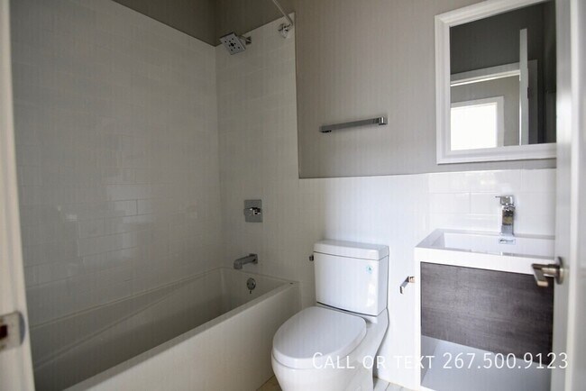 Building Photo - 1523 W Girard Ave