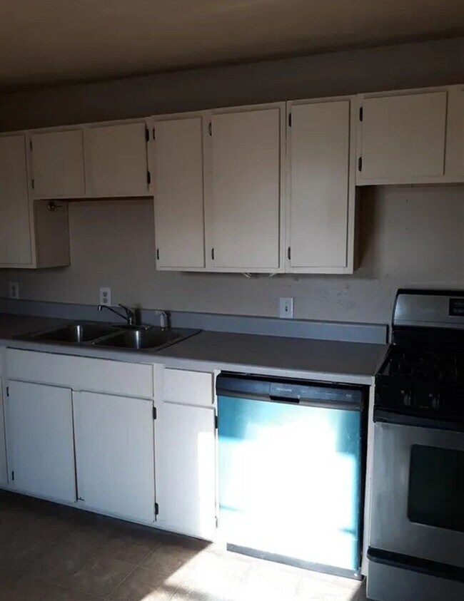 Building Photo - Affordable 2 Bedroom, 1 Bathroom Home only $750!