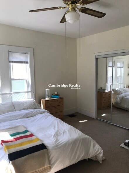 Building Photo - 67 Craigie St