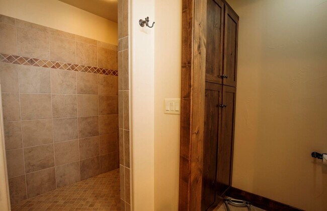 Building Photo - 50400 US 93 #201