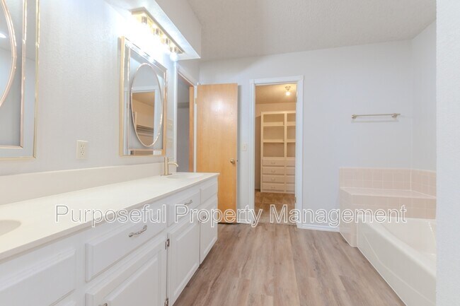 Building Photo - 1401 Harding Ave