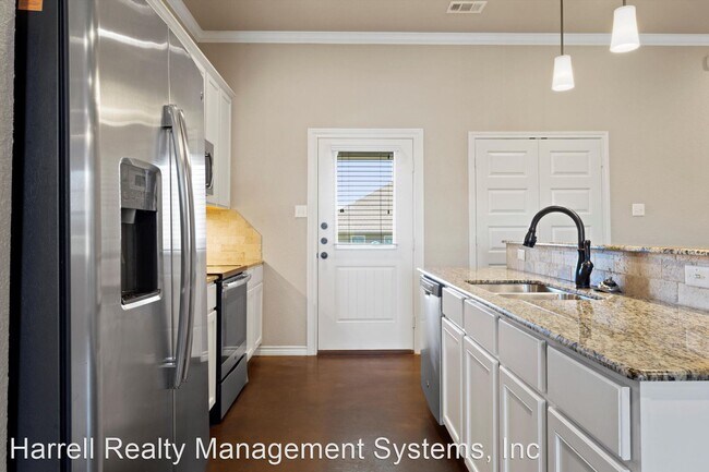 Building Photo - 3 br, 2 bath House - 5608 Moose Jaw Circle...